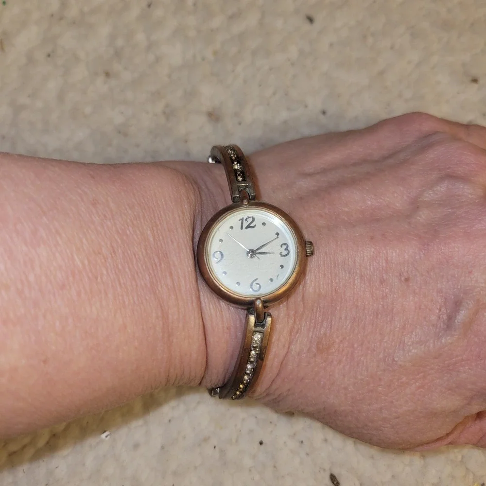 Vintage Swiss Quartz Women's‎ Bracelet Watch Gold Tone Rhinestone Accents
